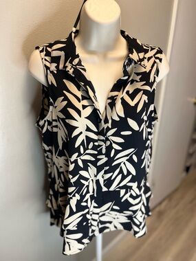Simply Vera Vera Wang Black & White Sleeveless Leaf Print Blouse